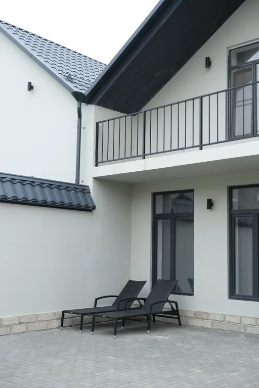 Современный дом у моря