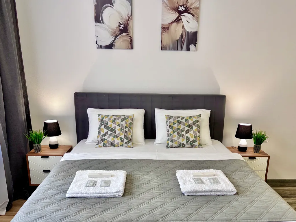 Комфортная новая студия с мягкой кроватью