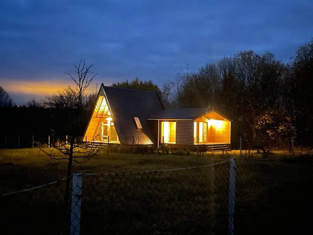 Дом в тишине леса и полей