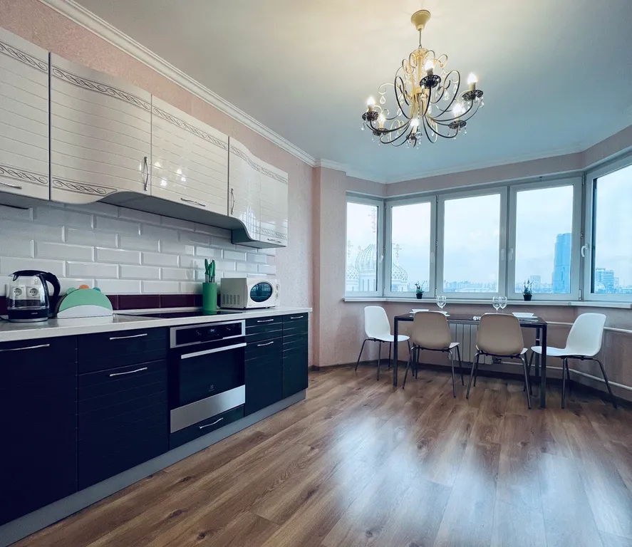 Просторная евротрешка рядом с метро и видом на набережную