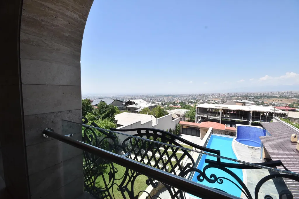 Шикарная вилла с 2-я бассейнами и джакузи