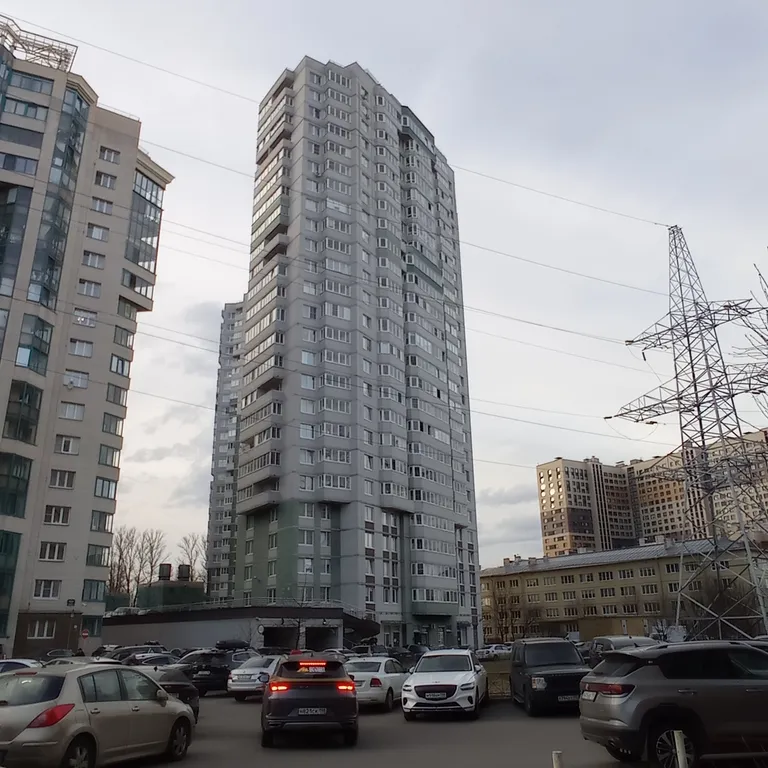 Уютная двухкомнатная квартира у Невы, рядом метро, недалеко  центр