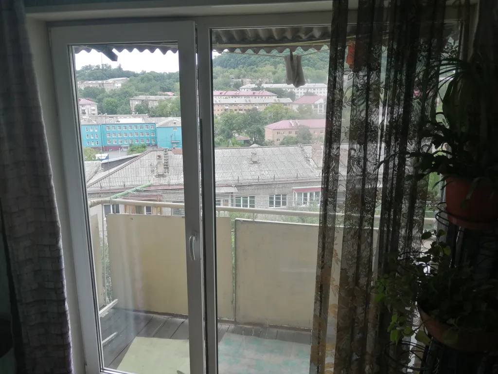 Чистая, уютная квартира-студия с барной стойкой