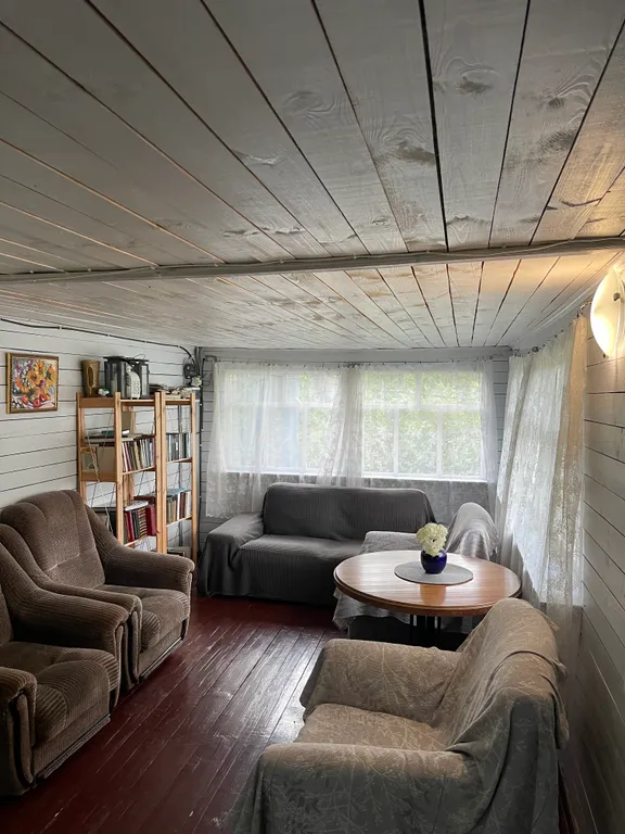 Дом с баней на берегу реки Волга с большой территорией