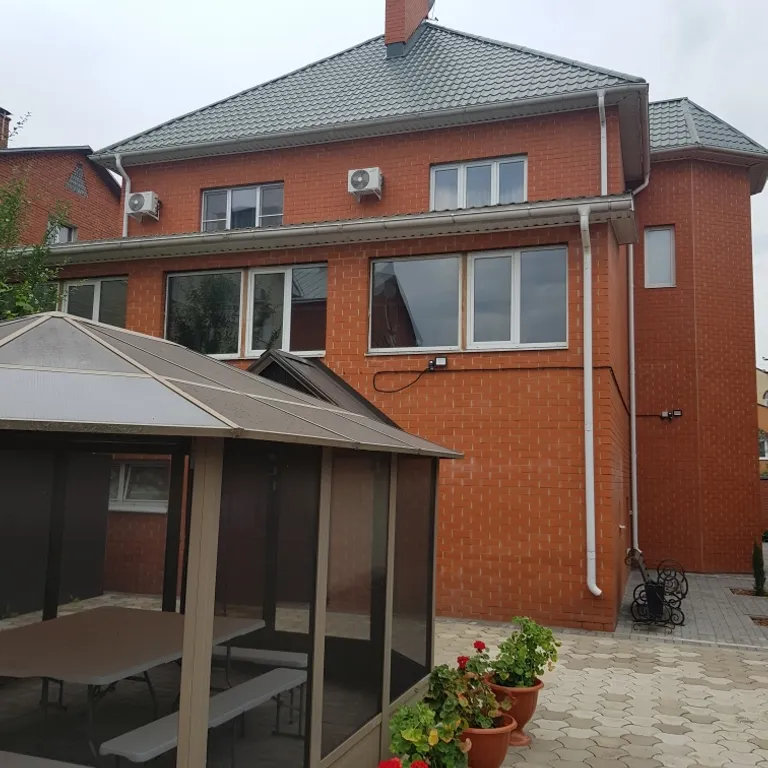 Коттедж с подогреваемым бассейном и сауной