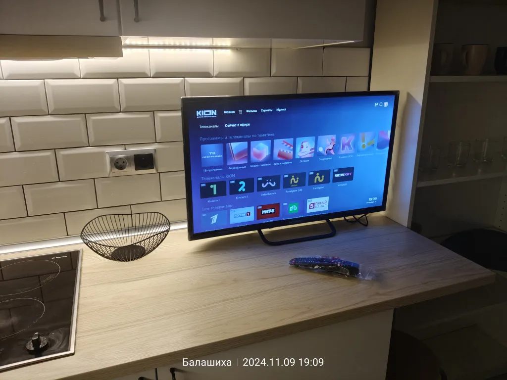 Уютная вместительная квартира с кондиционером краски акварели