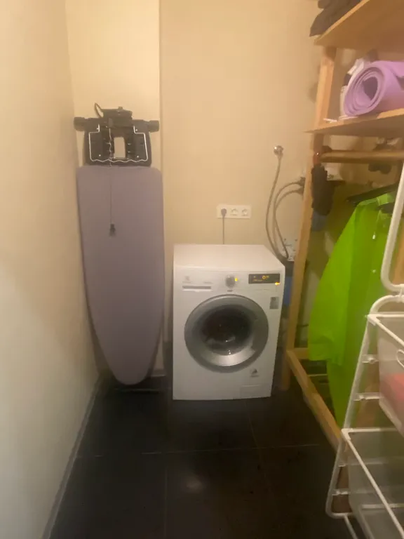 Видовая квартира с панорамным окном в центре