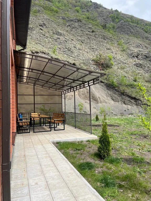 Уютная дача с видом на горы и речку в Фиагдоне