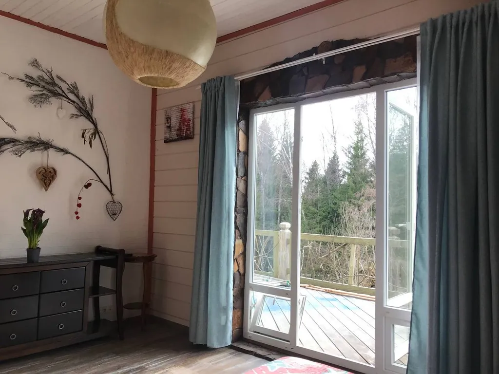 Уютный дом в сказочном лесу