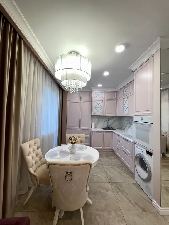 Стильная дизайнерская квартира недалеко от центра города