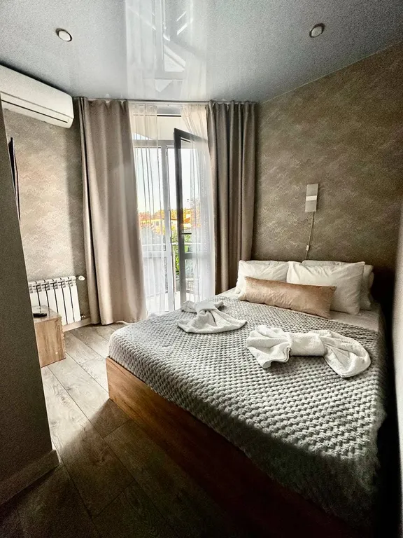 Квартира Квартира Двухместный номер "премиум" с балконом с 1 кроватью — Адлер