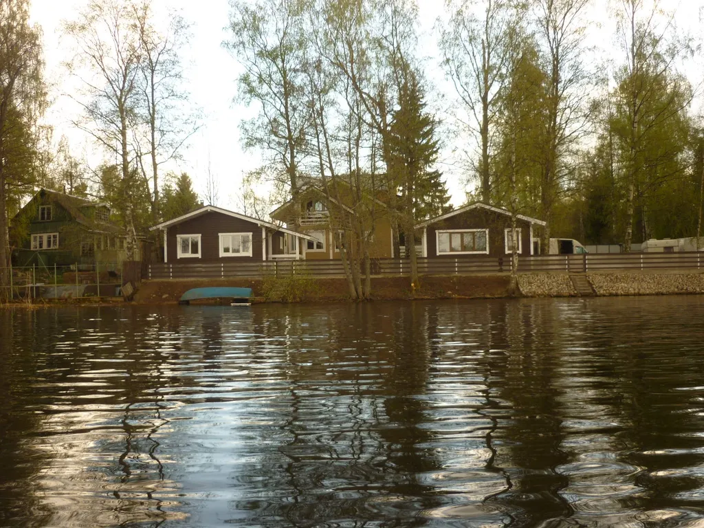 Коттедж на берегу озера