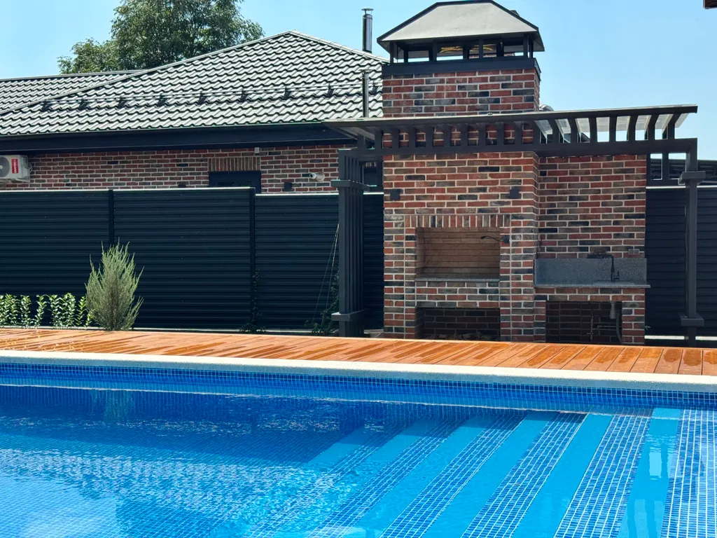 Вилла с бассейном и сауной вблизи леса