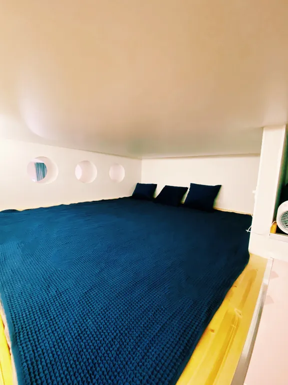 Апартаменты с бассейном у моря