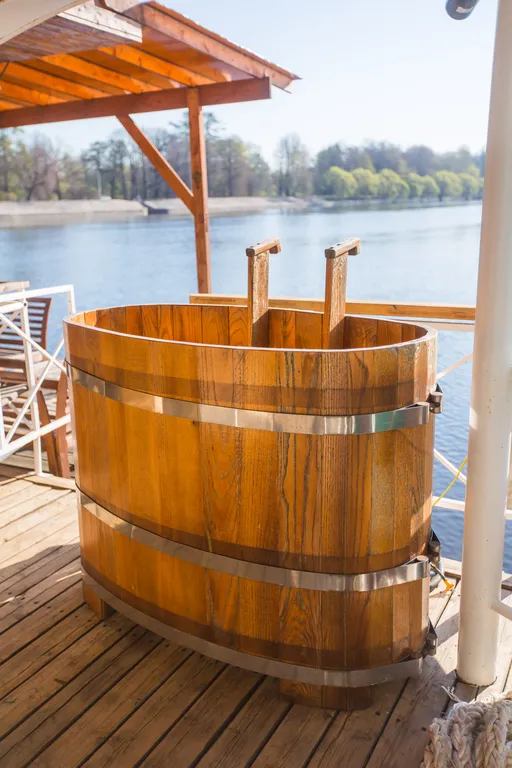 Дом на воде Nevo у берега Крестовского острова