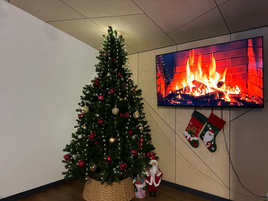 Коттедж Дом с террасой на берегу реки — Логиново