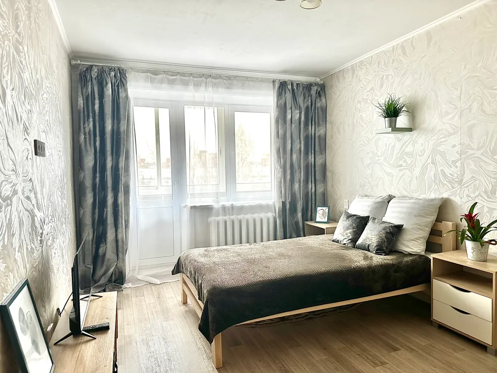 Теплая солнечная квартира рядом с ледовым дворцом и ИРНИТУ