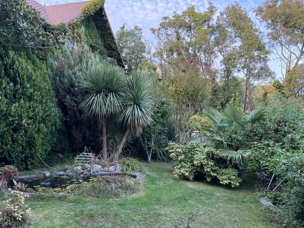 Дом с теплым бассейном у моря в Ялте