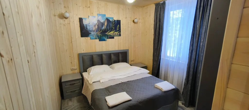 Коттедж с видом на горы (3 спальни)