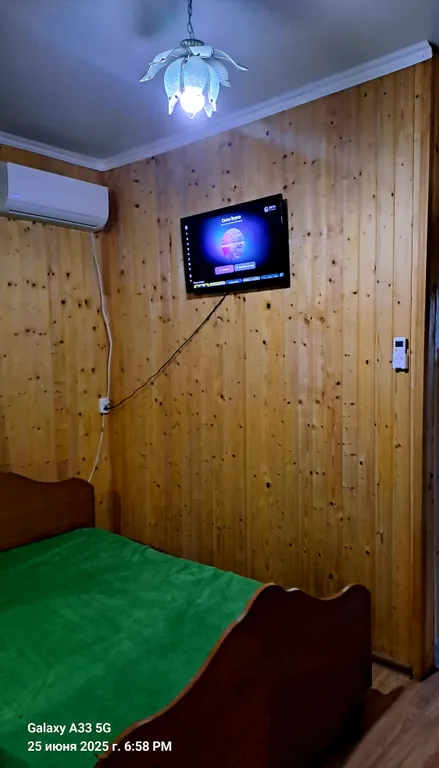 Уютная комната с двориком в частном доме