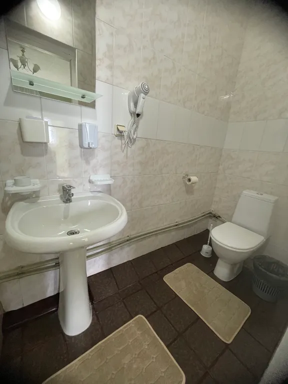 Уютный и комфортный 2х местный номер с одной двухспальной кроватью