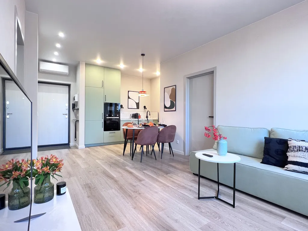 Трешка у аквапарка с панорамным видом на реку