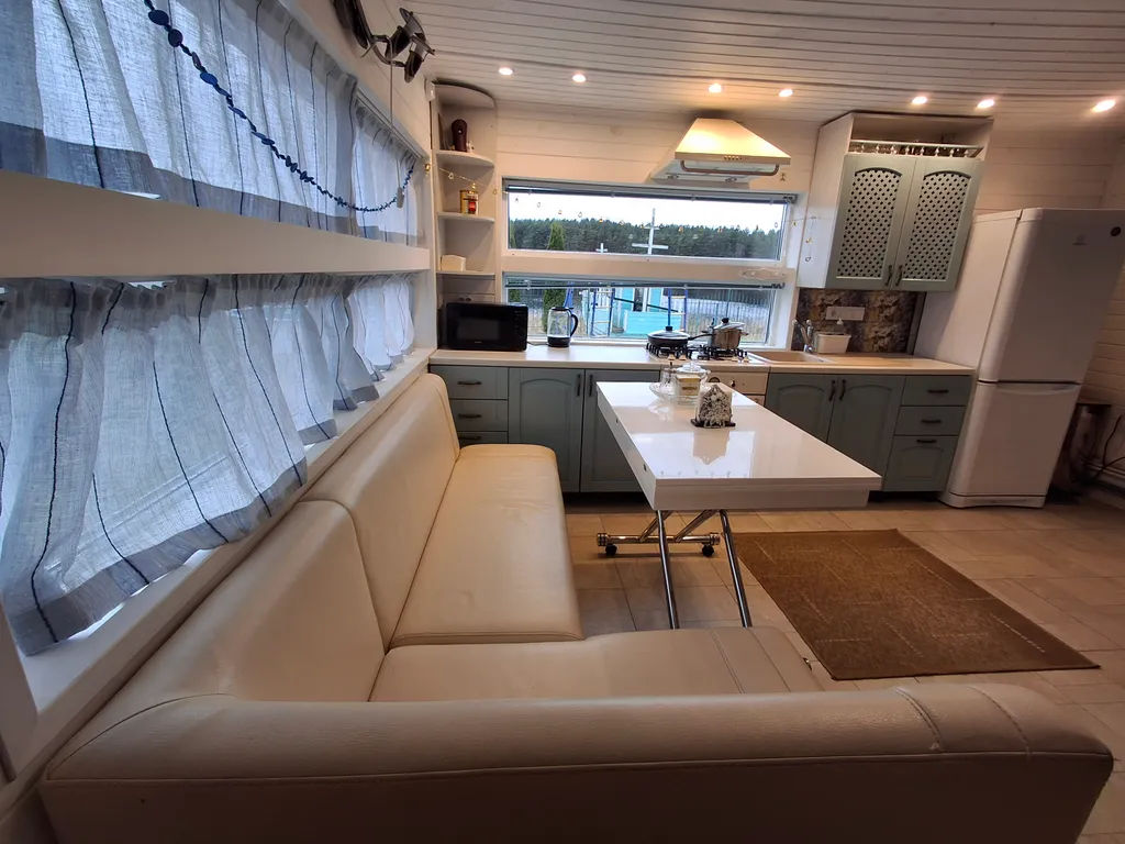 Домик на озере Лесицкое