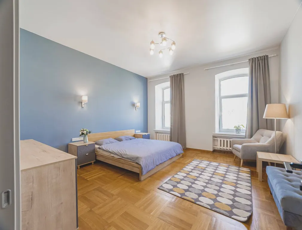 Квартира Четырехкомнатная квартира на бульваре в центре — Санкт-Петербург