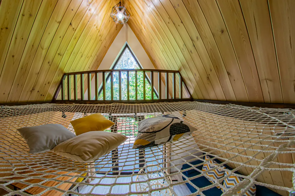 А-фрейм у Озера с чаном и сауной