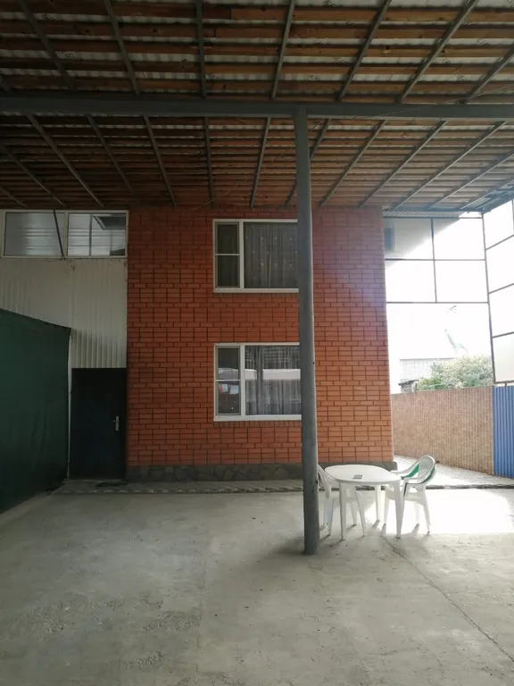 Коттедж Дом с крытым двором и прудом — Апшеронск