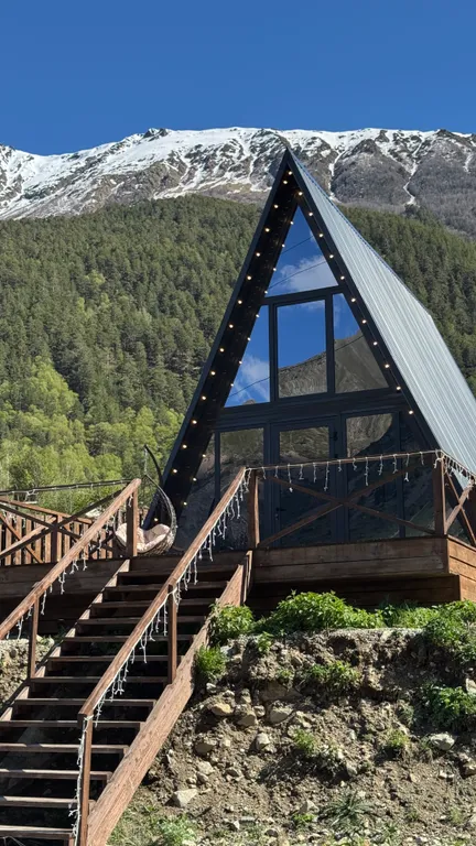 Уютный домик с панорамным видом на горы