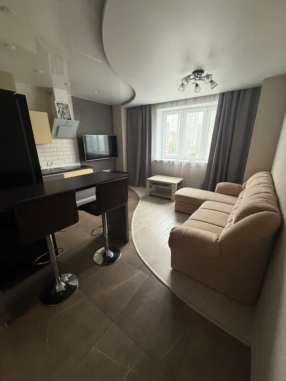 Квартира Студия + спальня с джакузи и панорамным балкон около ЛА Трактор — аренда посуточно в Челябинск