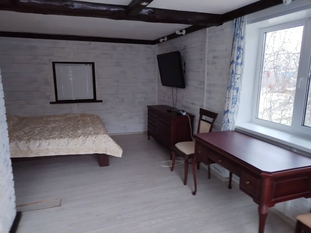 Большой коттедж в лесу