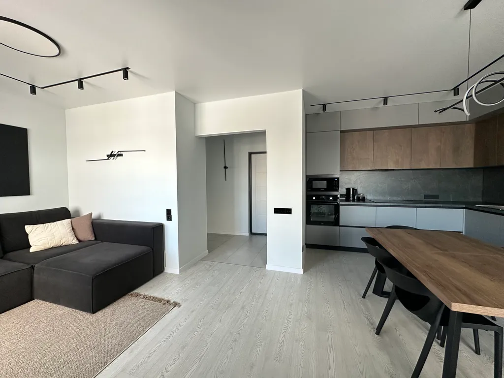 Видовая четырехкомнатная квартира в расширенном центре