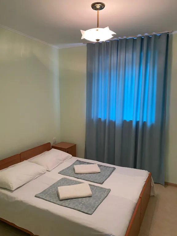 Первый этаж с отдельным входом в районе центрального рынка