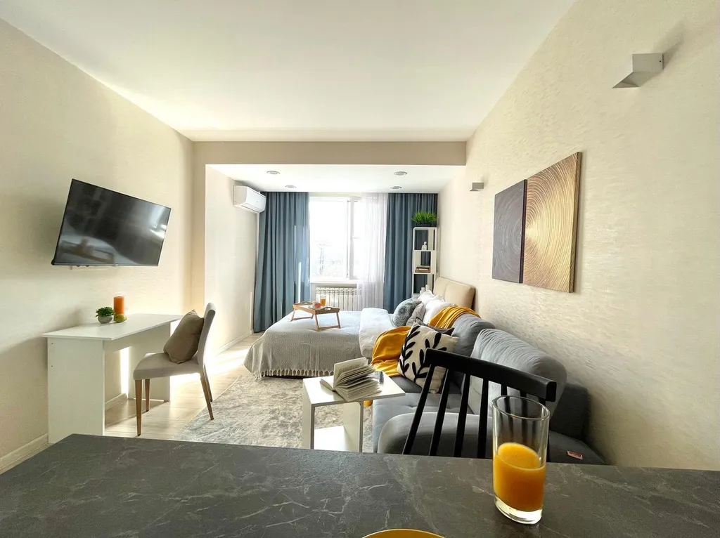 Студия День и Ночь с видом на горы