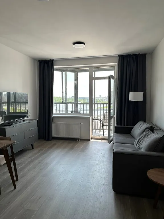 Студия с видом на канал