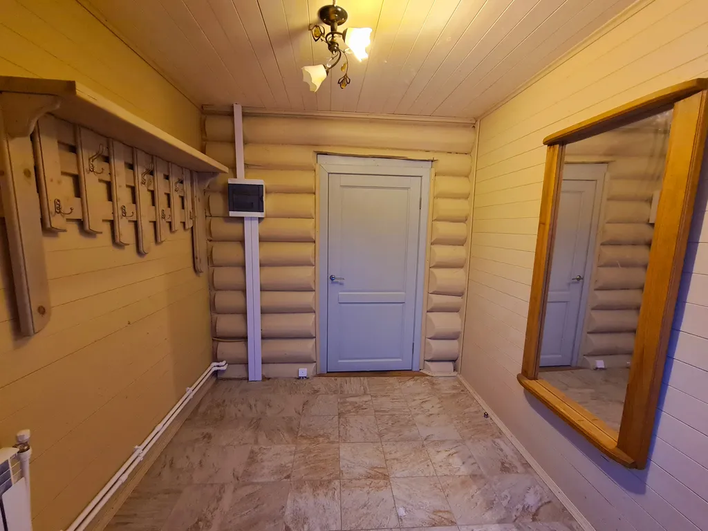 Дом с баней для большой семьи или дружной компании рядом с озером.