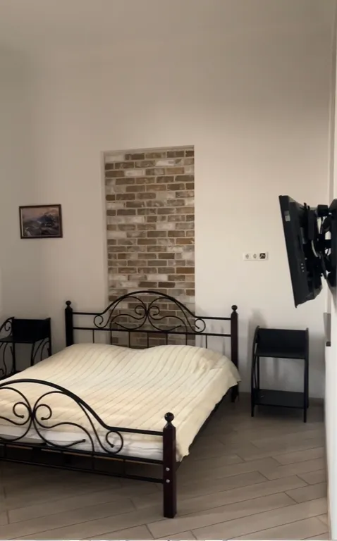 Дом "Вромса" на Хлебной - новый, брутальный, спокойный, комфортный.