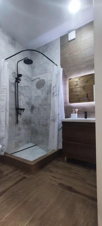 Коттедж с видом на горы и террасой