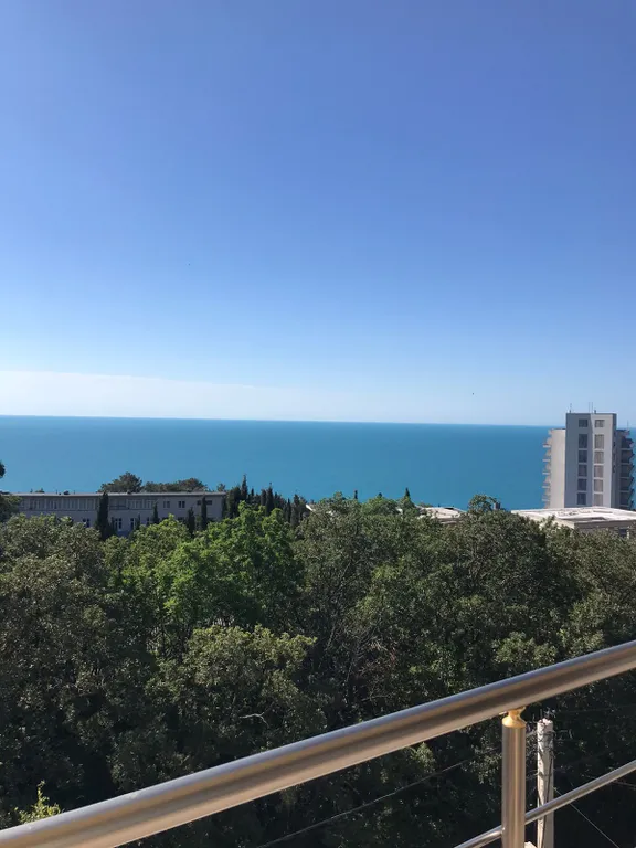 Просторная квартира-люкс в стиле английской классики с панорамным видом