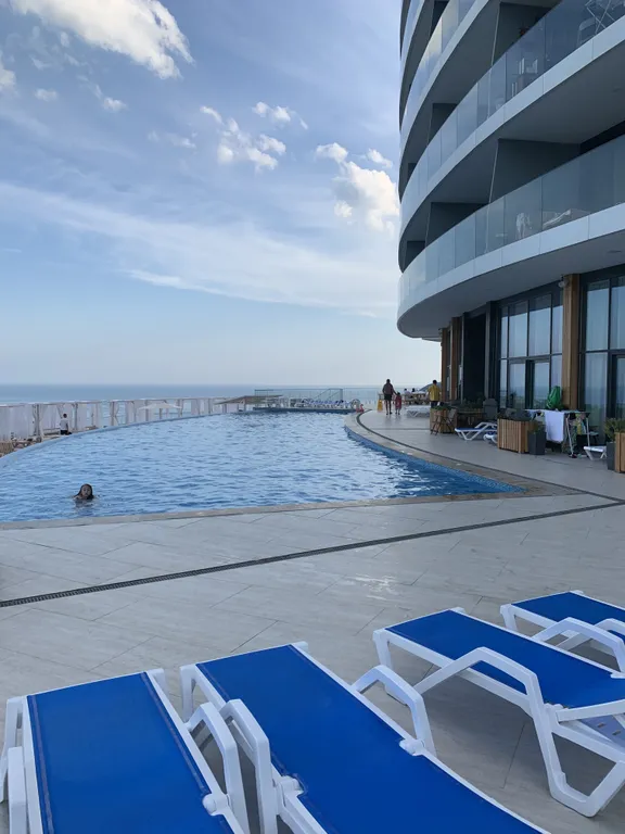 Апартамент в элитном ЖК с прямым панорамным видом на море и бассейном