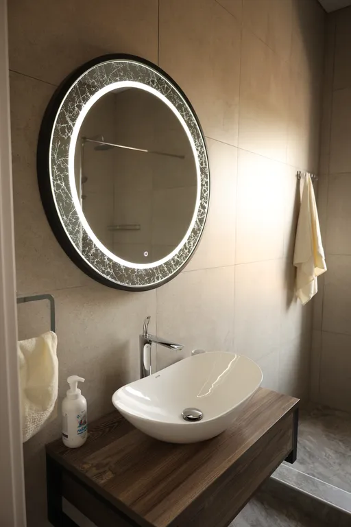 Вилла с бассейном на берегу реки в 30 минутах от центра города