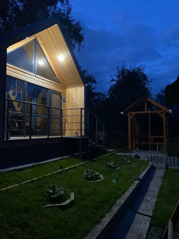 Домик у озера