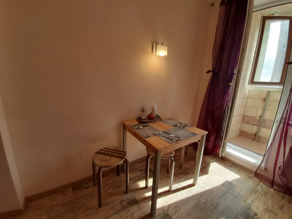 Солнечная 1-комнатная квартира на высоком этаже