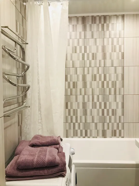 Уюдгая двухкомнатная квартира в центре на набережной