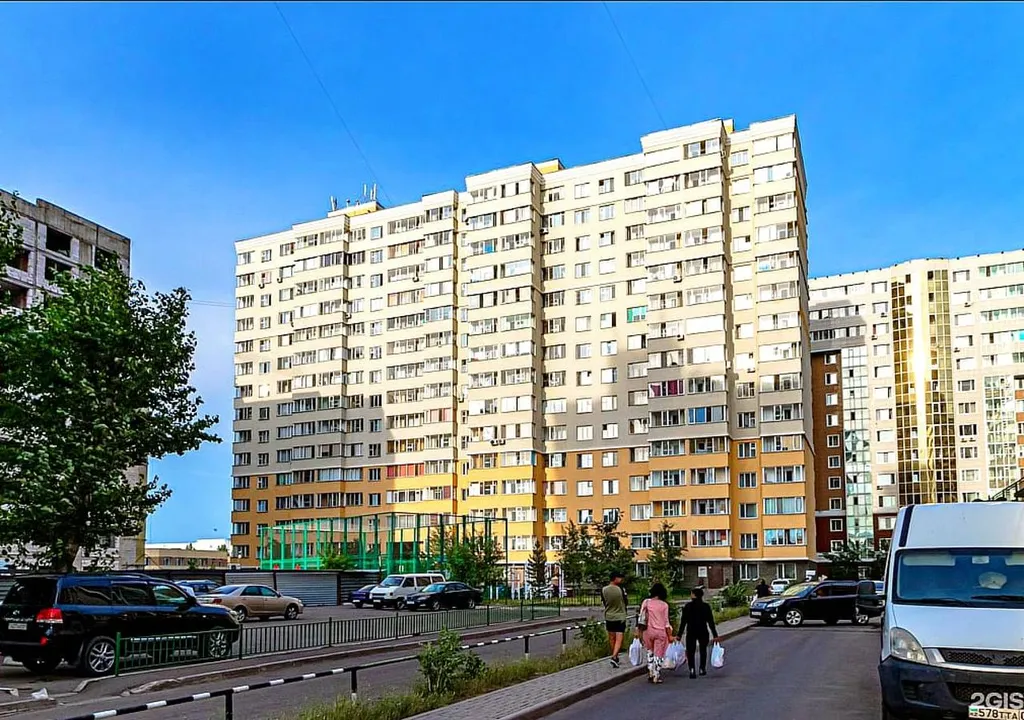 Самый центр города, АбуДаби Плаза, Байтерек, Линейный парк