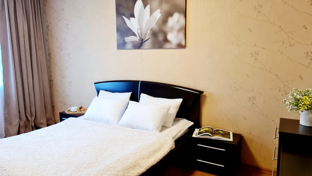 Квартира напротив увауга