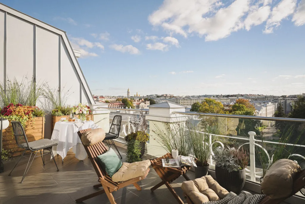 Терраса с видом на Невский