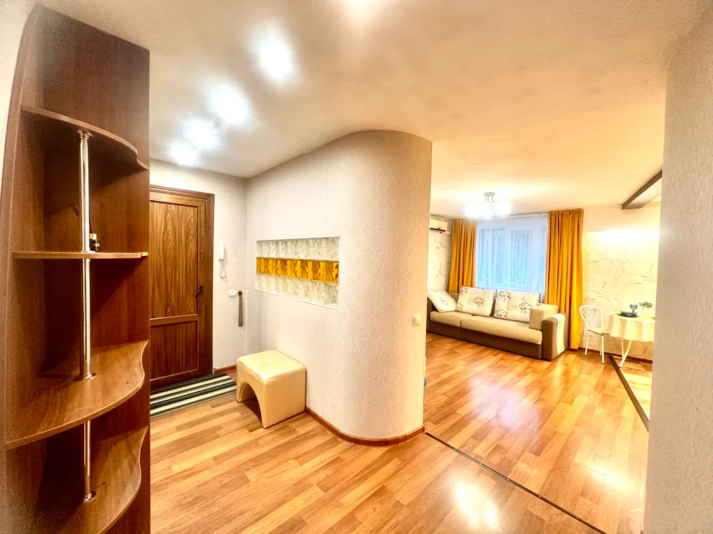 Комфортная квартира с Большой Гостиной